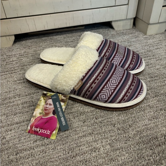 Slippers - Picture 3 of 6